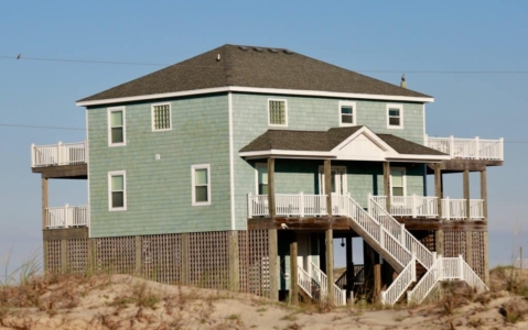 Enhance your Lake Erie beach house with custom 42-inch vinyl railing. Durable, low-maintenance solution for stunning lake views.